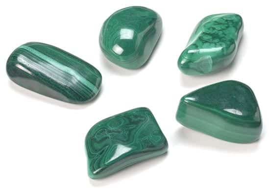 Malachite: pietra della Trasformazione Malachite pietra della Trasformazione 2 www.RicchezzaVera.com Malachite: pietra della Trasformazione
